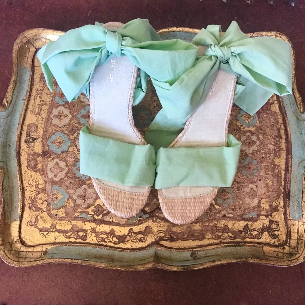 Arden B Wrap Around 4.5” Wedge Sandals Sz 6
